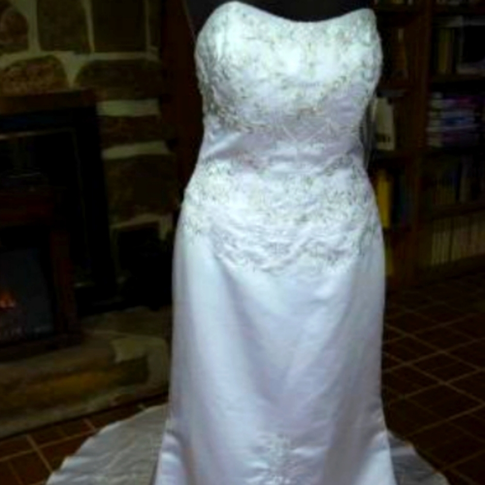 DONATED David's Bridal Trumpet Strapless Satin Ivory Wedding Dress Size 8 - Picture 5 of 14